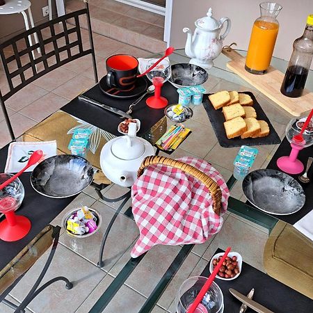 Chambre Privee Avec Salon, Garage Voiture, Velos, Motos Tourville-sur-Arques ภายนอก รูปภาพ