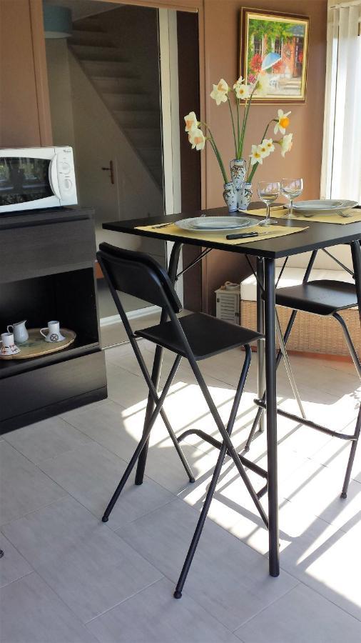 Chambre Privee Avec Salon, Garage Voiture, Velos, Motos Tourville-sur-Arques ภายนอก รูปภาพ