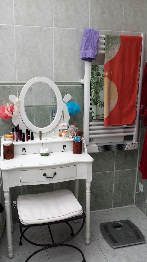 Chambre Privee Avec Salon, Garage Voiture, Velos, Motos Tourville-sur-Arques ภายนอก รูปภาพ