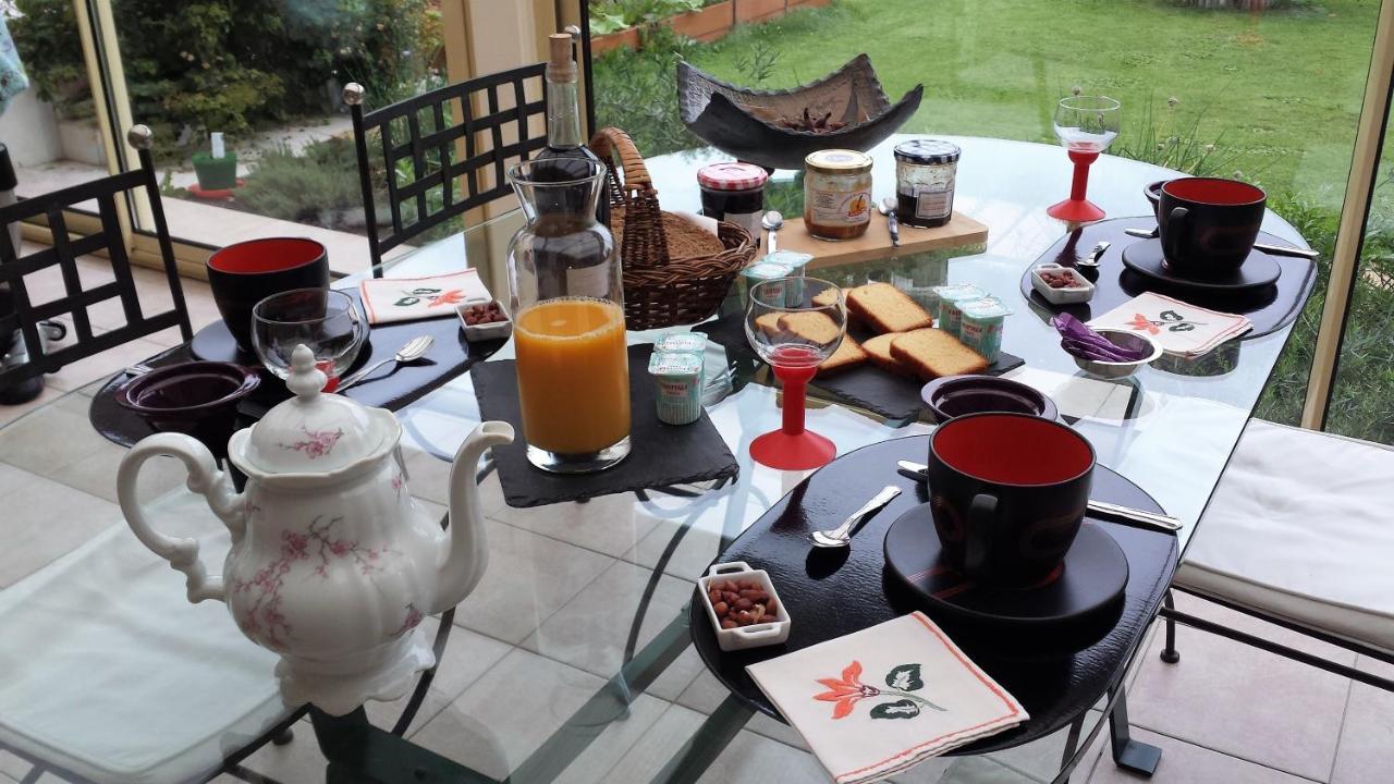 Chambre Privee Avec Salon, Garage Voiture, Velos, Motos Tourville-sur-Arques ภายนอก รูปภาพ