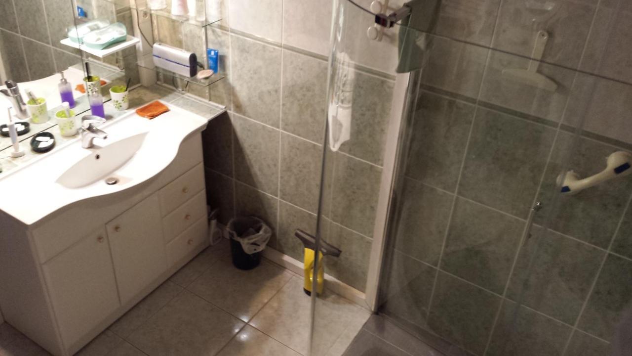 Chambre Privee Avec Salon, Garage Voiture, Velos, Motos Tourville-sur-Arques ภายนอก รูปภาพ